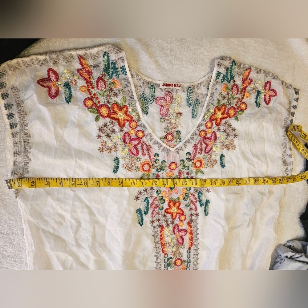 Johnny Was Women's Size  1X Embroidered White Tunic Top Plus Size  Flowers - Picture 5 of 7